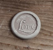 Reliéfní podložka: All you need is Love 