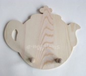 Dřevěný věšáček - konvice na čaj